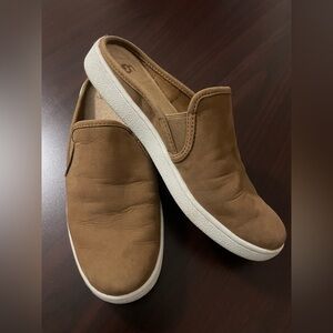 UGG Women Chesnut Gene Mule Slip On Size 8